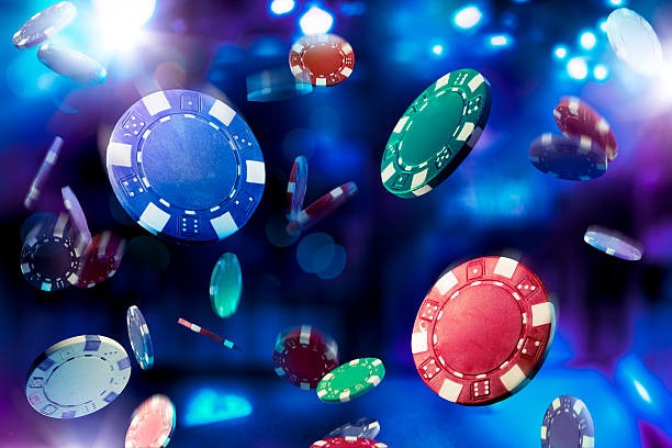 Live dealer settling Bandar Ceme hand at idrslot apk studio