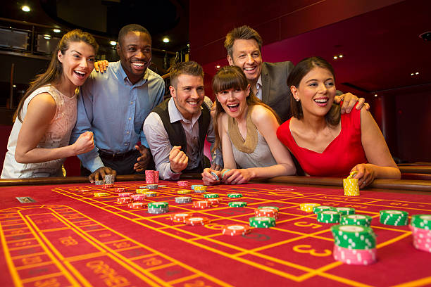 Live Dragon Tiger dealer at idrslot apk studio dealing cards